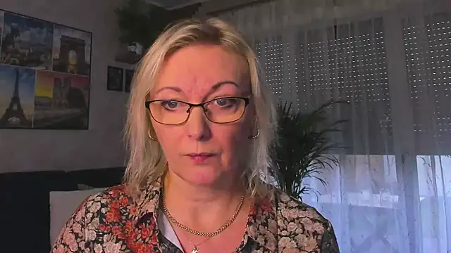 vanessa chat online show from December 15, 2:33 pm