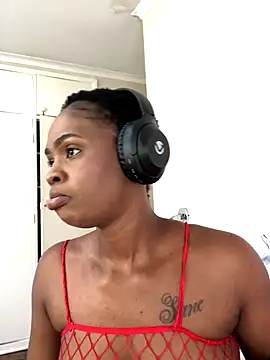 LuciousLips96 online show from December 5, 12:06 pm