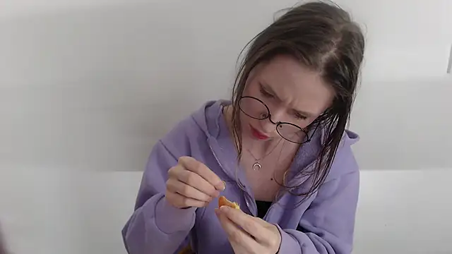  Hanna Moon  online show from April 16, 12:38 pm