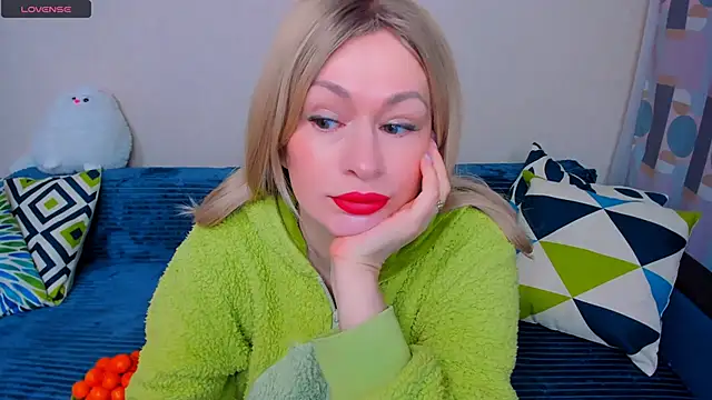 EllenMoore online show from March 7, 3:02 am