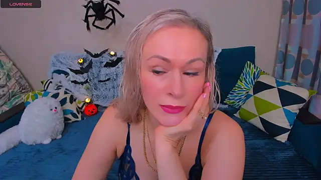 EllenMoore online show from October 30, 3:20 am