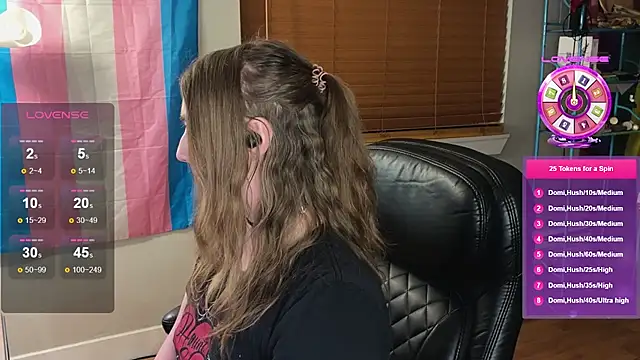 luluvaladon online show from November 30, 5:22 am