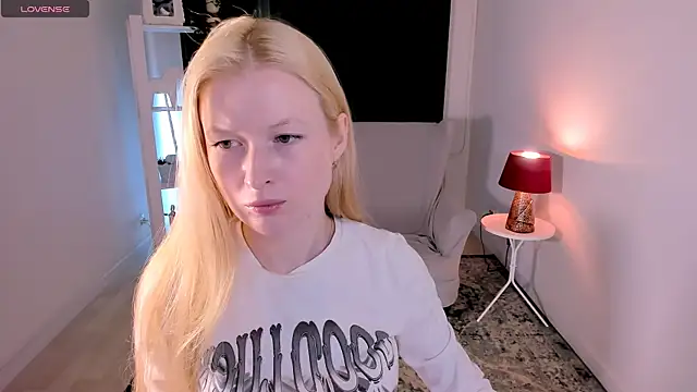 Laly Peach online show from July 18, 8:17 am