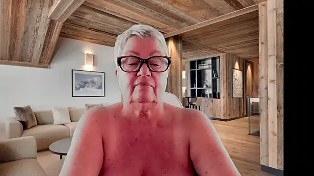 GrannyChrissy68 online show from February 15, 6:18 pm