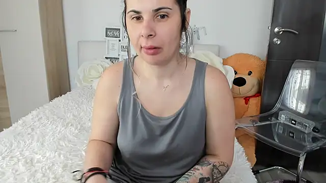 sweetemy4u online show from April 3, 7:39 am