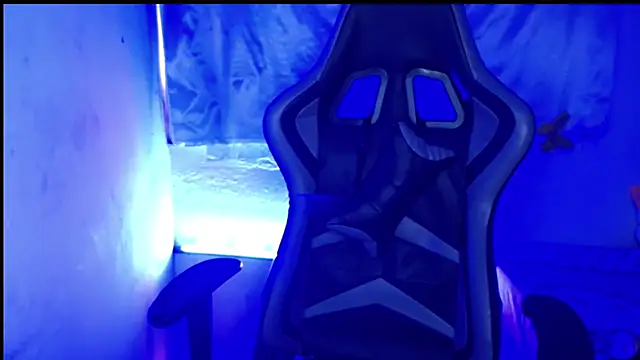 ninatiny online show from March 7, 1:07 pm