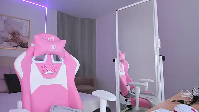 VirginChloe online show from November 6, 3:45 am