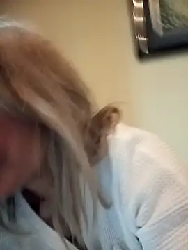 HorneyKitten online show from November 17, 12:00 am