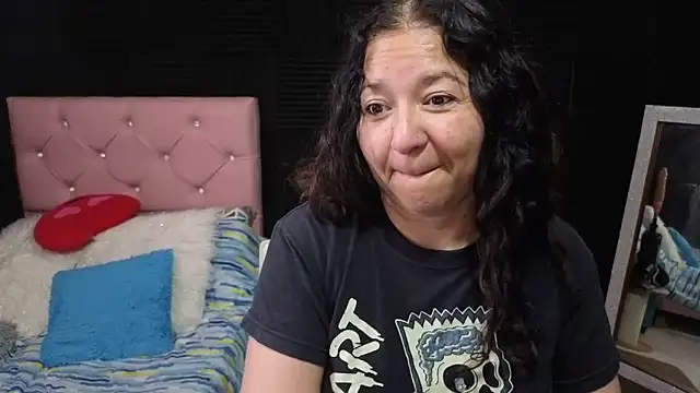 katifoxx online show from April 12, 5:05 pm