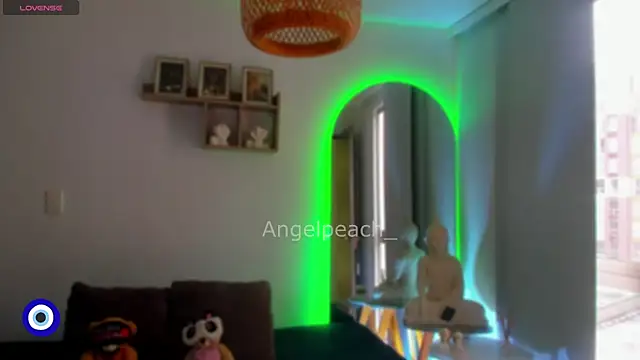 Angel Peach online show from February 19, 2:05 pm