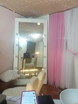 zullyxhot online show from November 7, 11:20 pm