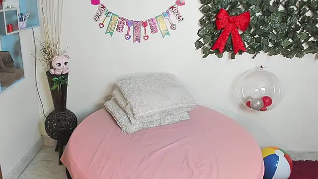 DestinyHills online show from April 18, 12:18 pm