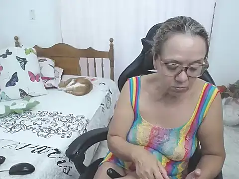 yeslluisa online show from March 5, 7:09 pm