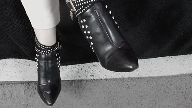  Jade 16 online show from October 27, 11:50 am