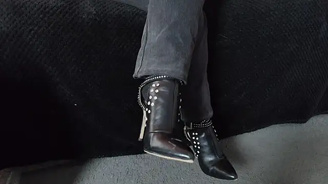  Jade 16 online show from December 3, 12:07 pm