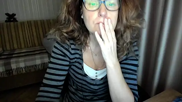 lauraoven online show from November 28, 11:57 am