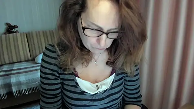 lauraoven online show from March 10, 2:43 pm