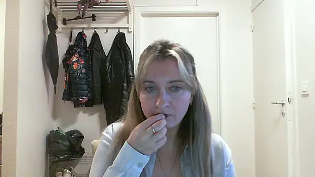 SusanCurt online show from November 21, 10:50 am