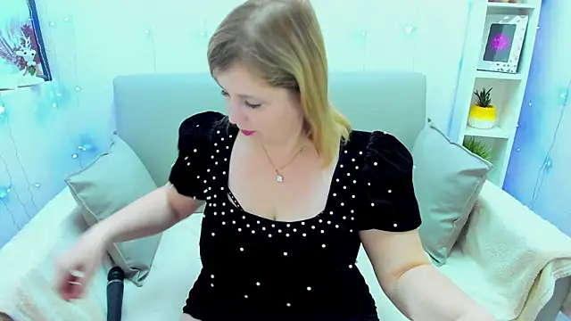 Erika Lov online show from April 26, 1:36 am