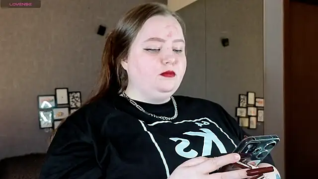 Snapshot of EMMA__CONNOR chatting on October 20, 5:27 pm EMMA  CONNOR online show from October 20, 5:27 pm