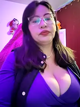 esmeralda milf online show from June 11, 9:22 pm