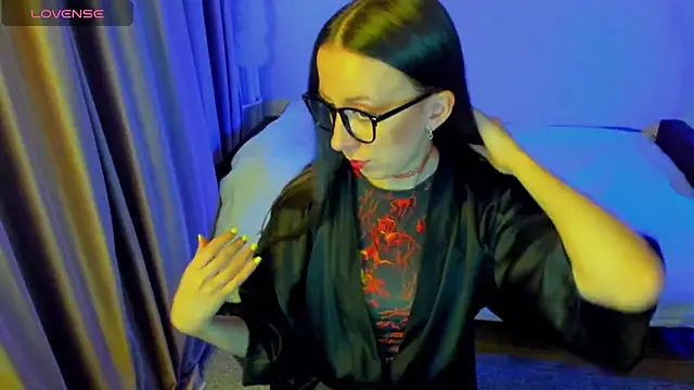 CurlySteph online show from April 14, 8:09 pm