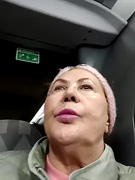 Hottie-Mom online show from October 3, 1:05 pm