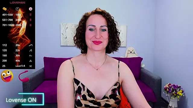 Nia Smithh online show from November 28, 1:25 pm