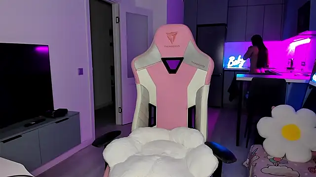 wow lovie online show from February 10, 5:32 am