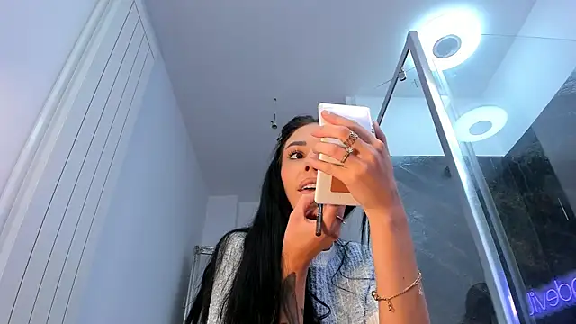 Snapshot of realhotfallingdevil chatting on October 13, 8:50 am realhotfallingdevil online show from October 13, 8:50 am