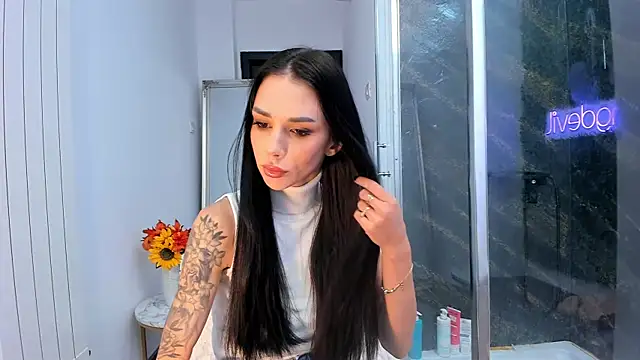 Snapshot of realhotfallingdevil chatting on October 2, 5:01 am realhotfallingdevil online show from October 2, 5:01 am