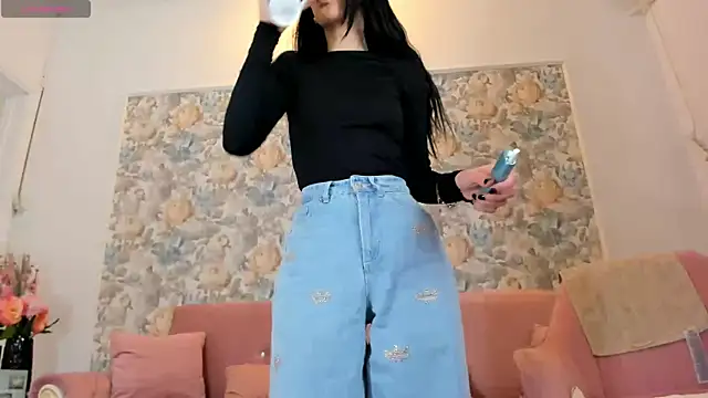 Snapshot of realhotfallingdevil chatting on October 7, 11:58 am realhotfallingdevil online show from October 7, 11:58 am