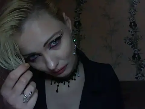 WildMissNiks online show from May 27, 8:22 am