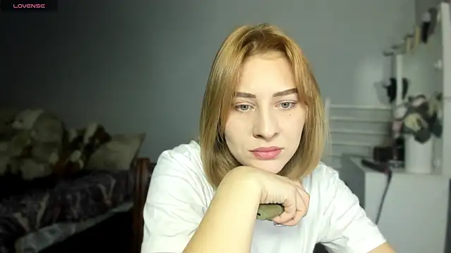 KindKristy online show from December 5, 5:29 am