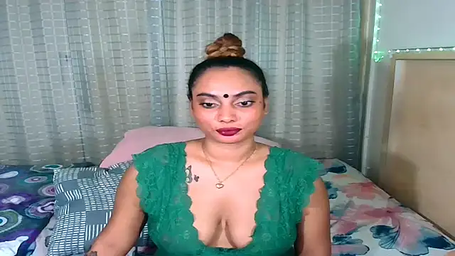 sexyindianchic online show from November 29, 7:40 pm