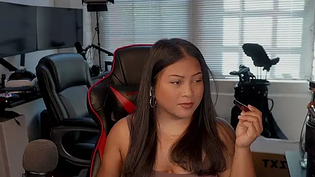 Bubbleliyah online show from April 18, 3:14 pm