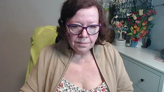 Adelewildx online show from April 7, 6:37 am