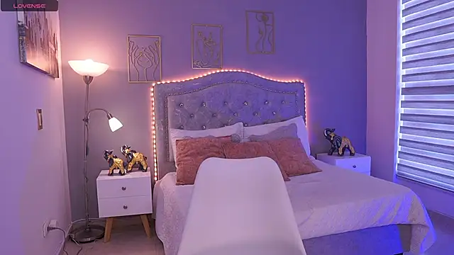 KylaMorrison online show from January 7, 4:21 pm