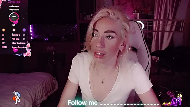 AnnieGOld  online show from July 17, 8:56 pm