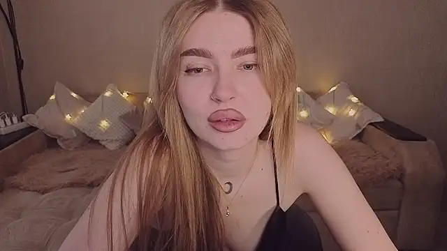 ViolettaLopez online show from April 8, 2:19 pm