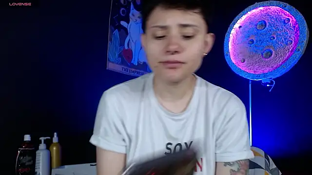 girl intense444 online show from March 13, 1:12 pm