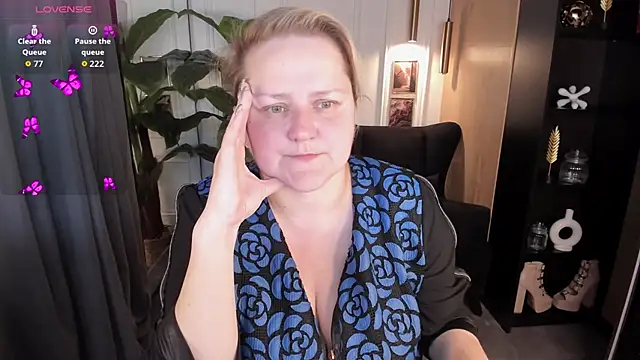ScarlettSoft online show from June 2, 6:14 am