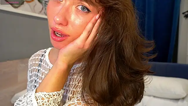 Danielle Thomas online show from December 4, 9:26 pm