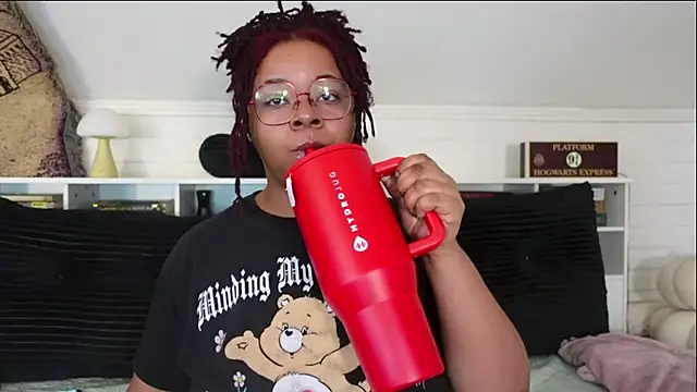 -khayaparker online show from March 6, 8:37 pm