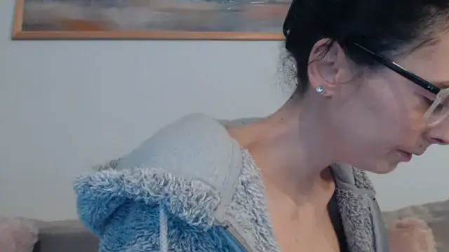 cleophee online show from April 5, 6:12 am