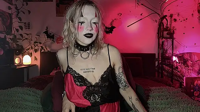 olivecum online show from October 25, 1:30 pm