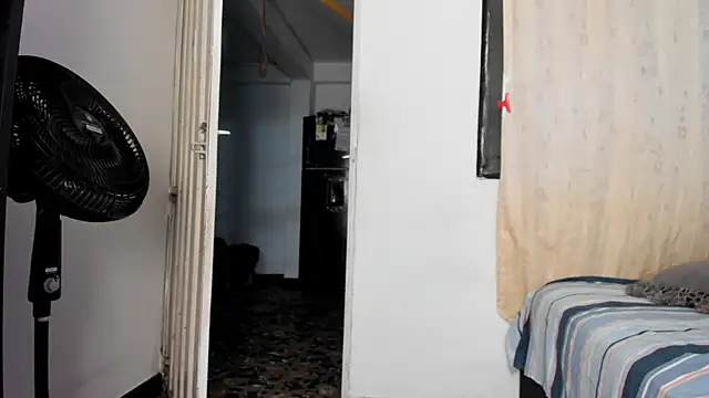 BlowMommy  online show from April 16, 10:48 am