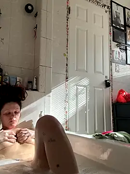 BlaizeyBBy online show from December 5, 8:10 pm