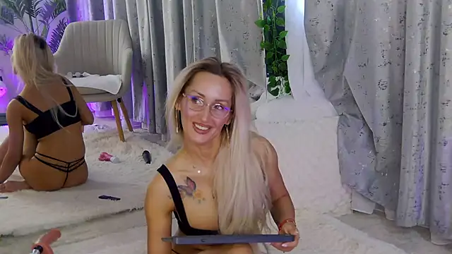 IsabelleEthan online show from February 12, 11:12 am