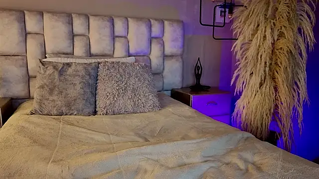 pamela reyes  online show from February 24, 8:29 pm